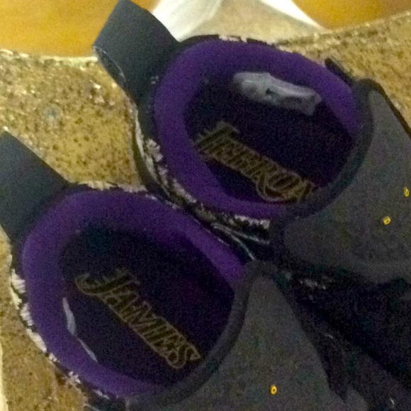 Baby ..lebrons..nike..accepting offers - Picture 7 of 7